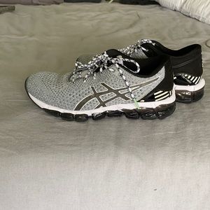 NWOT ASICS quantum sneakers size 7 grey black